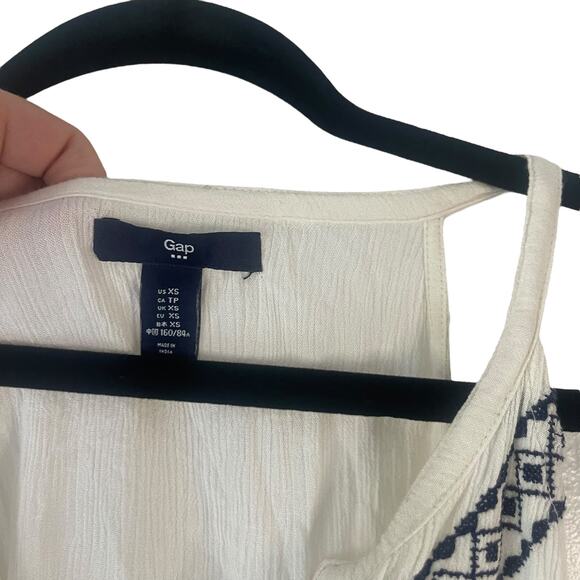 Gap Women's Size XS White‎ Blue Boho Flowy Embroidered Top - Picture 4 of 8